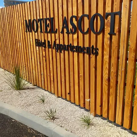 Aparthotel Ascot - &