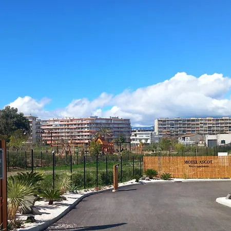 Aparthotel Ascot - &